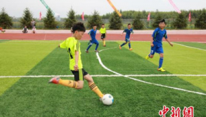 足球中场上前教学：时机、技巧与团队配合全解析