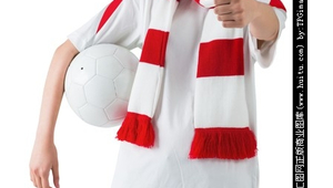 男士足球围巾平时能戴吗？探讨其日常佩戴的可行性与风格搭配