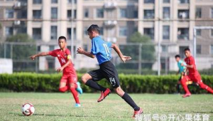 踢足球骨龄偏小正常吗