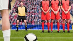 足球比赛中手球是否罚球，规则详解与争议探讨