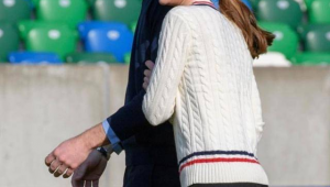 踢足球必须穿紧身裤吗？探讨足球着装中紧身裤的必要性