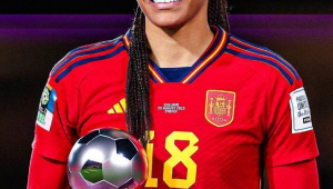 足球金手套奖是纯金打造?真相究竟如何