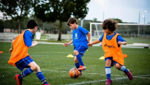 西班牙孩子踢足球是否免费?背后真相引人深思