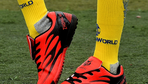 真钉子鞋到底能不能踢足球？真相揭秘与踢球影响全解析