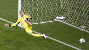 男生踢足球腿会有伤害吗 这些要点得知道