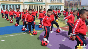 小男生是否钟情踢足球？探寻他们对这项运动的热爱真相