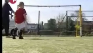 悬浮足球会被踢向空中吗？探讨其在空中飞行的可能性