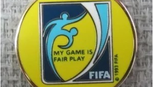 足球开赛是否抛硬币?背后规则与意义解析