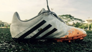 穿足球碎钉鞋会脚累吗？全方位解析让你不再困惑