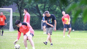 足球比赛专用护膝推荐，哪款才是你的最佳选择？