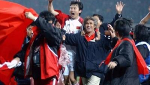 米卢踢出快乐足球是真的吗