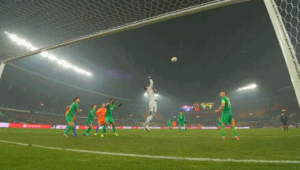 足球张开双臂是否算犯规，你知道答案吗？