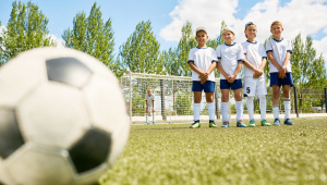 学足球的男生有前途吗？探索足球之路背后的无限可能