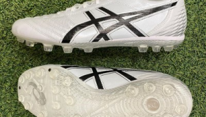 粉色夜光足球魅力足，哪款球鞋与之适配值得推荐？