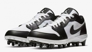 aj1踢足球会坏吗