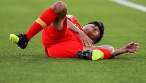 足球场上铲倒何处最易致对方受伤，你知道吗？