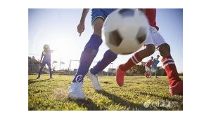 踢足球不喜欢说话正常吗?探讨足球场上沉默背后的真相