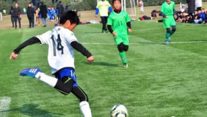 体育考试足球难练吗?掌握技巧与勤加练习或能化解难题