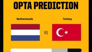 凌晨三点足球赛激战正酣,究竟哪队能笑到最后赢得胜利?