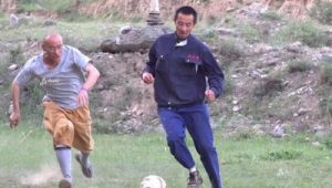 80后大叔踢足球吗