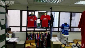 香港旺角足球球衣真假存疑?真相究竟如何令人探寻