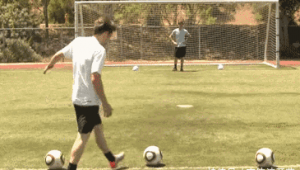 足球都是练出来的球吗?探究足球技艺背后的汗水与磨砺