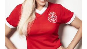 喜欢看足球的女孩，她们的漂亮是否有着别样魅力？