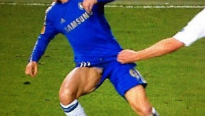 男足球运动员比赛及日常训练时是否穿内裤引好奇