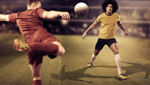 足球球员叠穿秋衣会热吗？探寻绿茵场上的着装奥秘