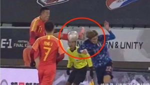 足球让球迷疯狂，踢球“越界”到底算不算违法？