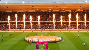 国外足球场是否允许携带烟花？规则与安全考量揭秘