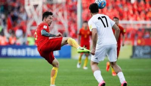 足球中锋身体必须强壮吗？解析身体素质在中锋位置的关键作用