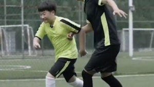 足球是孩子学习的“绊脚石”还是“助推器”？