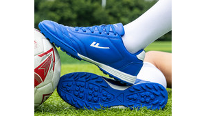 训练足球选哪款鞋好呢女生