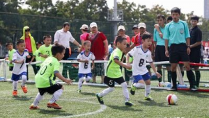 踢足球是否非得从小培养？探寻足球启蒙背后的真相与意义