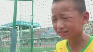 足球小队长输球后，是怎样一番伤心模样？