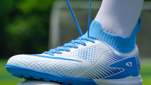 男童穿的足球鞋,能穿在普通球鞋上吗?