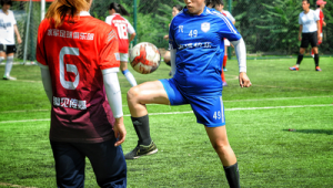 足球踢了腿会粗吗女生