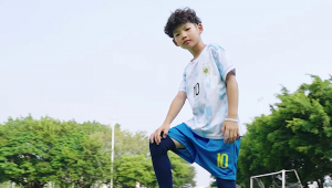 足球鞋上学能穿吗？探讨其在校园日常穿着的可行性