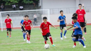 学生买足球150万合适吗