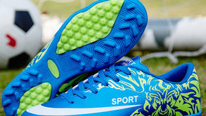 儿童足球鞋在哪买便宜？这些渠道或许能让你轻松找到实惠款