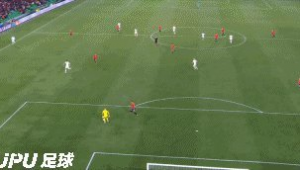 足球射门踢到当算犯规吗？规则判定背后的思考与探讨