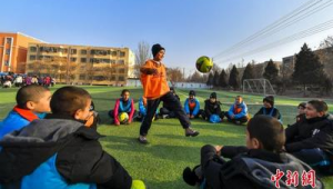 足球教练要求买衣服是否合理，背后原因值得探究