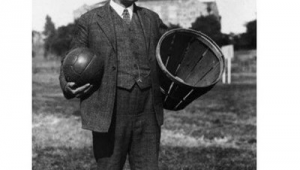 足球是美国发明的吗