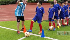 柳州小学是否有足球队