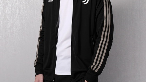 男士条纹足球外套好看吗？魅力与风格的时尚之选