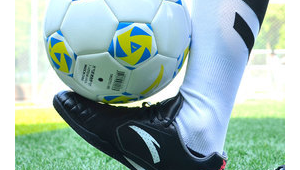 平足穿哪款足球鞋好看点，时尚与舒适兼具的选择大揭秘