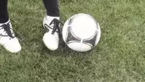 足球出脚时是否需要绷紧？这一关键要点你知道吗