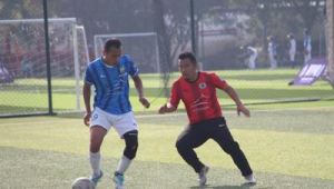 足球队发放足球鞋违法吗