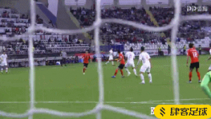 足球禁区圆弧处接球规则解析：能否在此接球一目了然